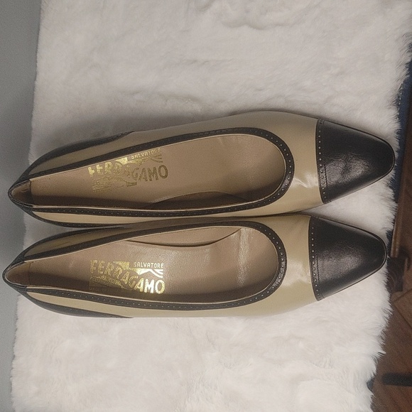 Vintage Salvatore Ferragamo Spectator Pumps 10AA Made In Italy Black/Taupe - Picture 1 of 11